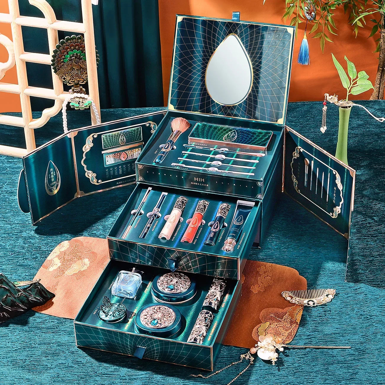 Phoenix Makeup Set – Foundation, Concealer & Eyeliner Kit