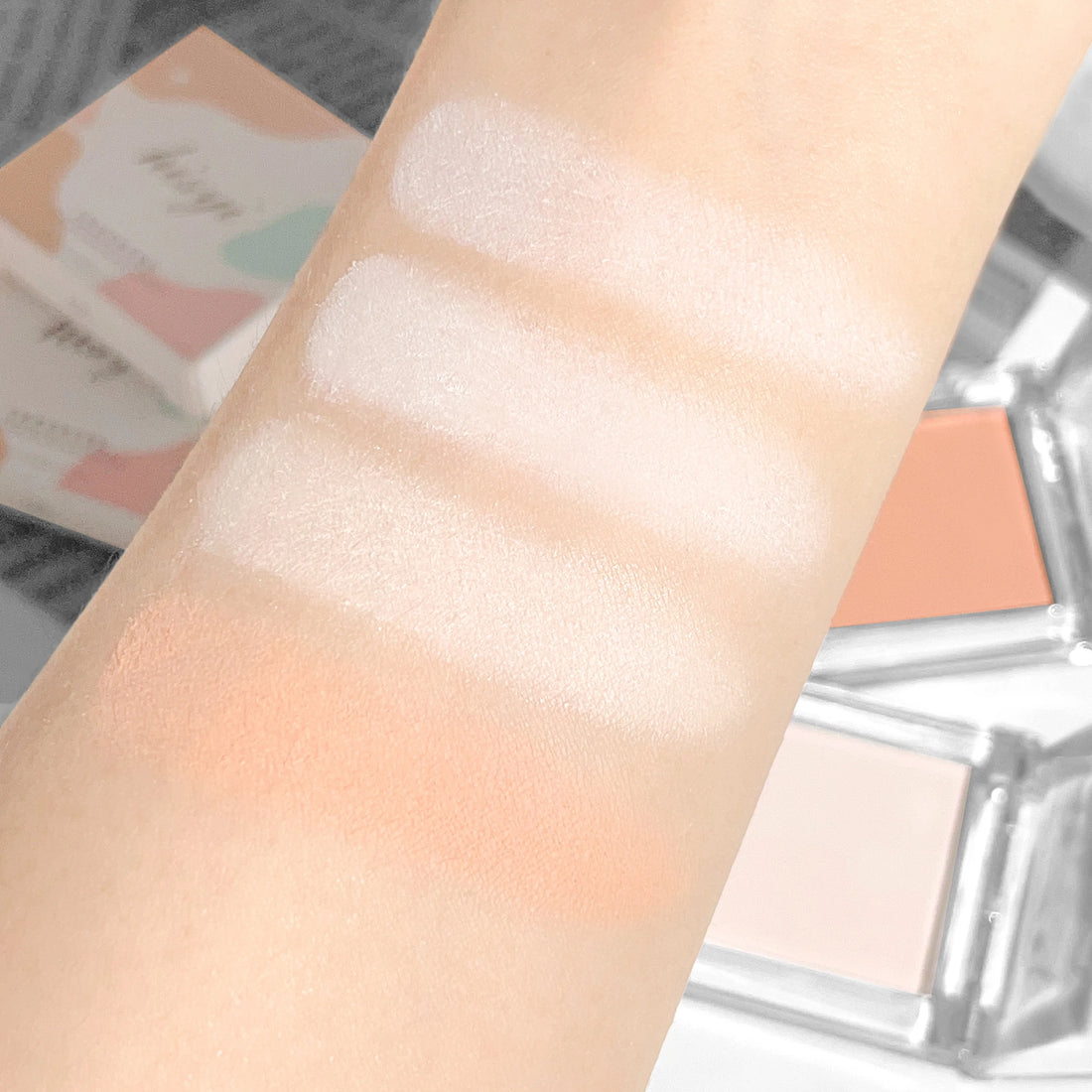 HISYI high-gloss eyeshadow powder is delicate and natural, brightens and lasts for a long time